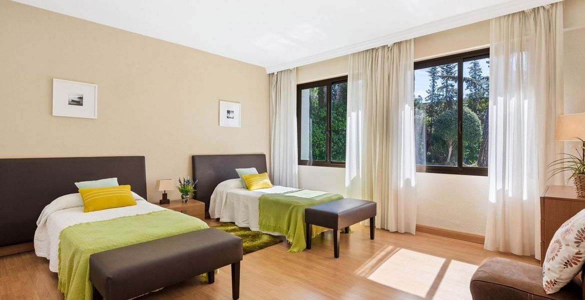 BEACHSIDE VILLA IN MARBELLA PUERTO BANUS