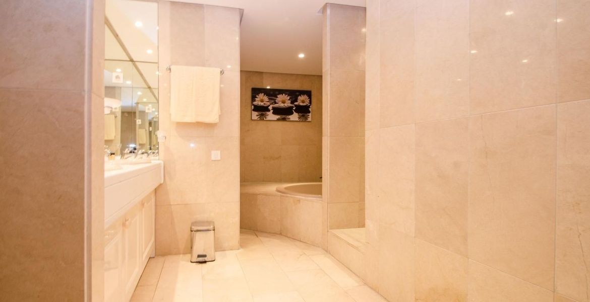 Villa close to the beach for rent in puerto banus