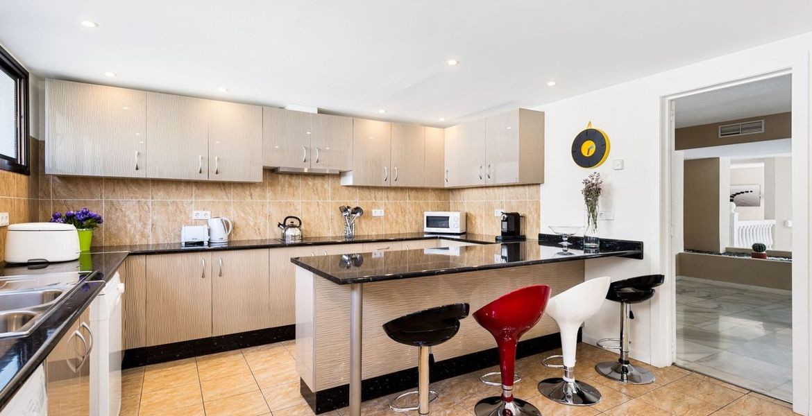 Villa close to beach Puerto Banus