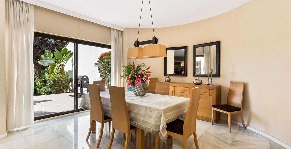 Villa for rent in puerto banus