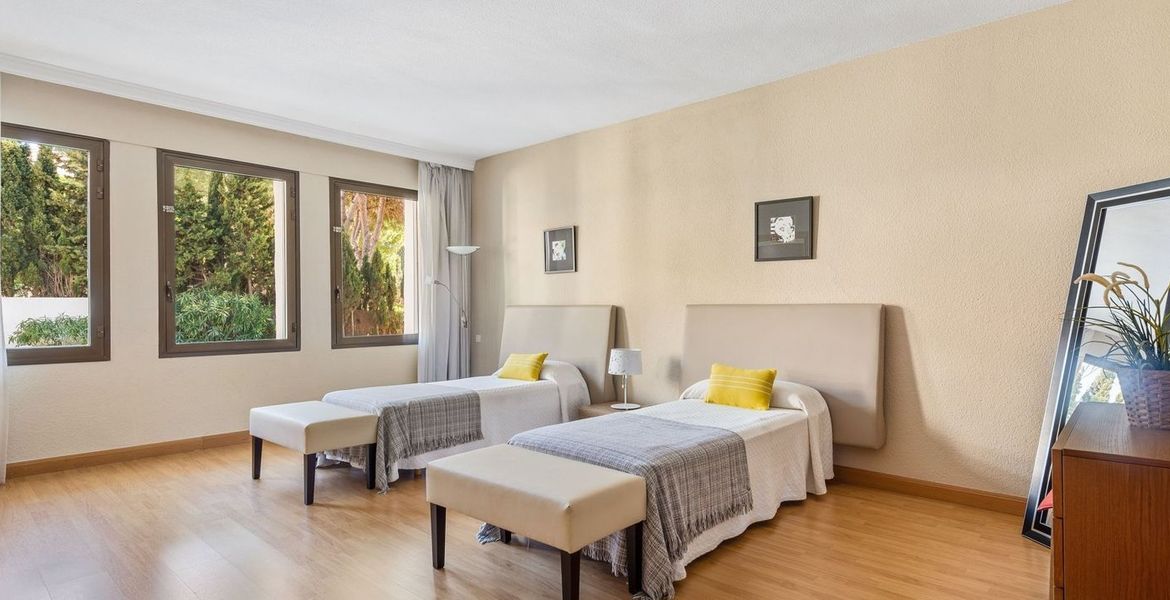Villa for rent in puerto banus