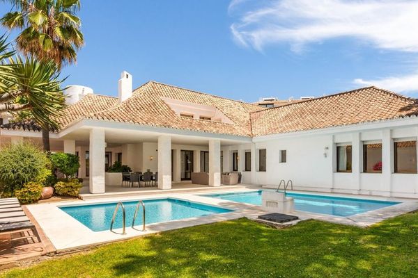 Villa for rent in puerto banus