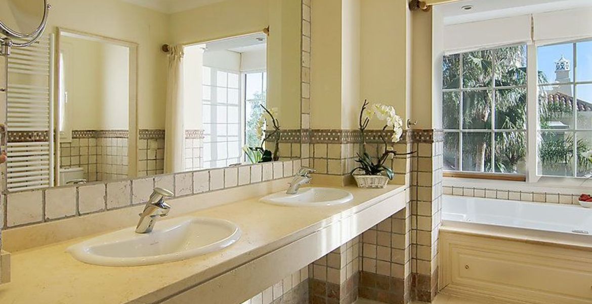 Guadalpin Banus Beachfront sea view villa