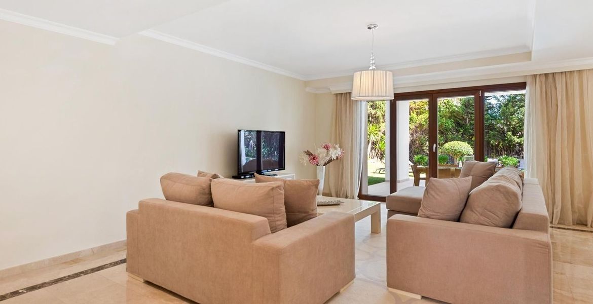 Beautiful villa for rent Marbella sea side