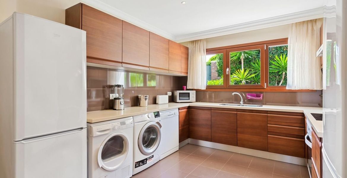 Beautiful villa for rent Marbella sea side
