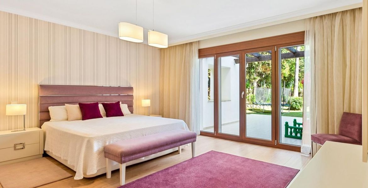 Beautiful villa for rent Marbella sea side