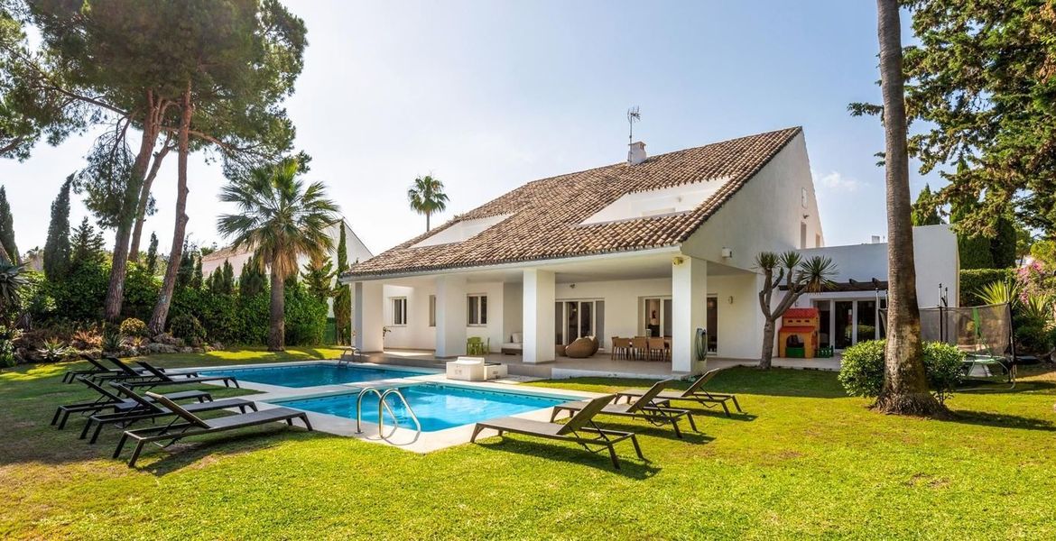 Beautiful villa for rent Marbella sea side