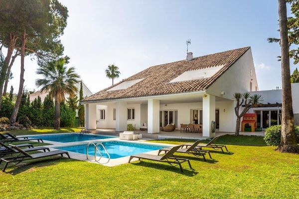 Beautiful villa for rent Marbella sea side
