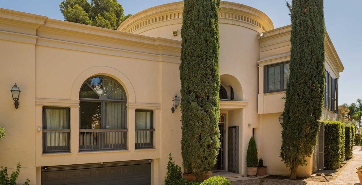 Villa in Golden Mile Puente Romano Marbella 