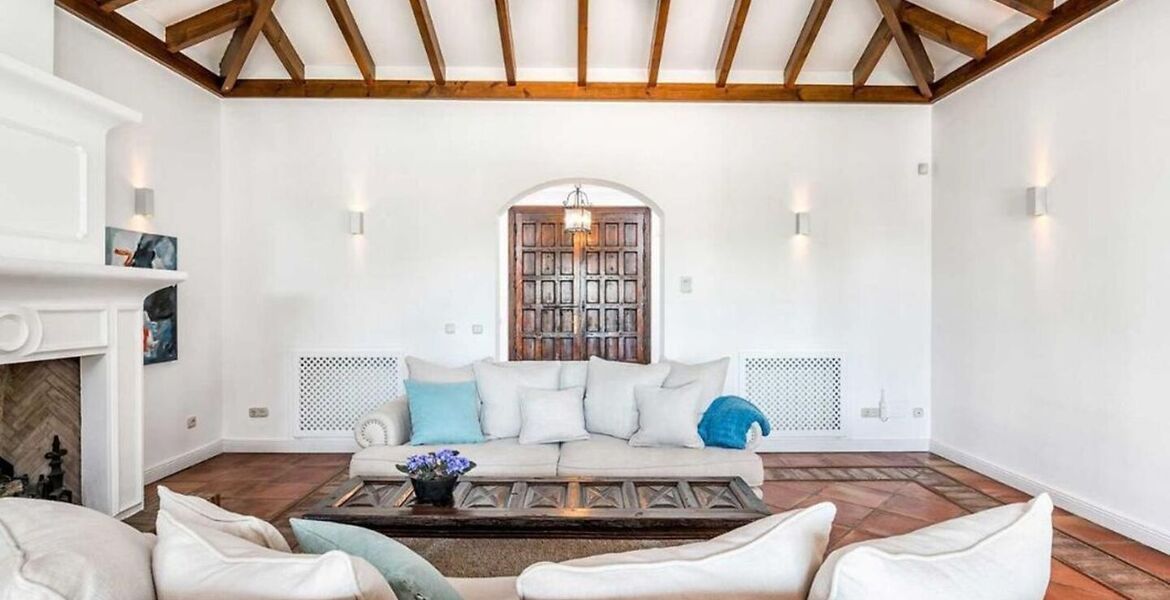 Marbella villa for rent offers accommodation with 500 sqm