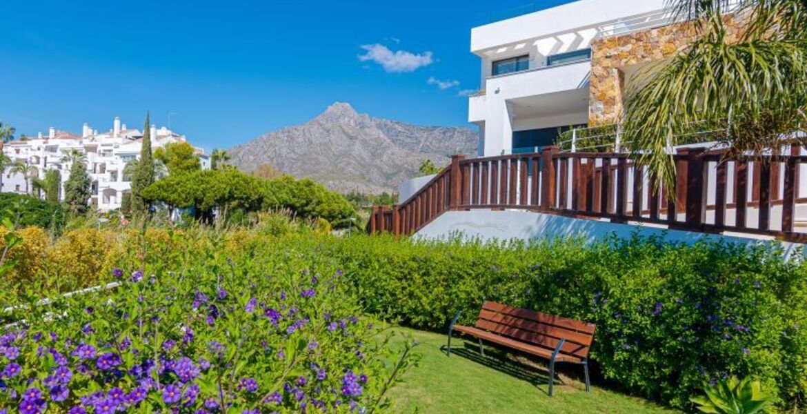 LUXURY MODERN TOWNHOUSE WITH SEA VIEWS IN EXCLUSIVE LOCATION