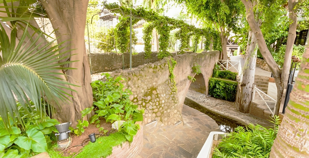 Private Suite Three Bedrooms in Hotel Puente Romano