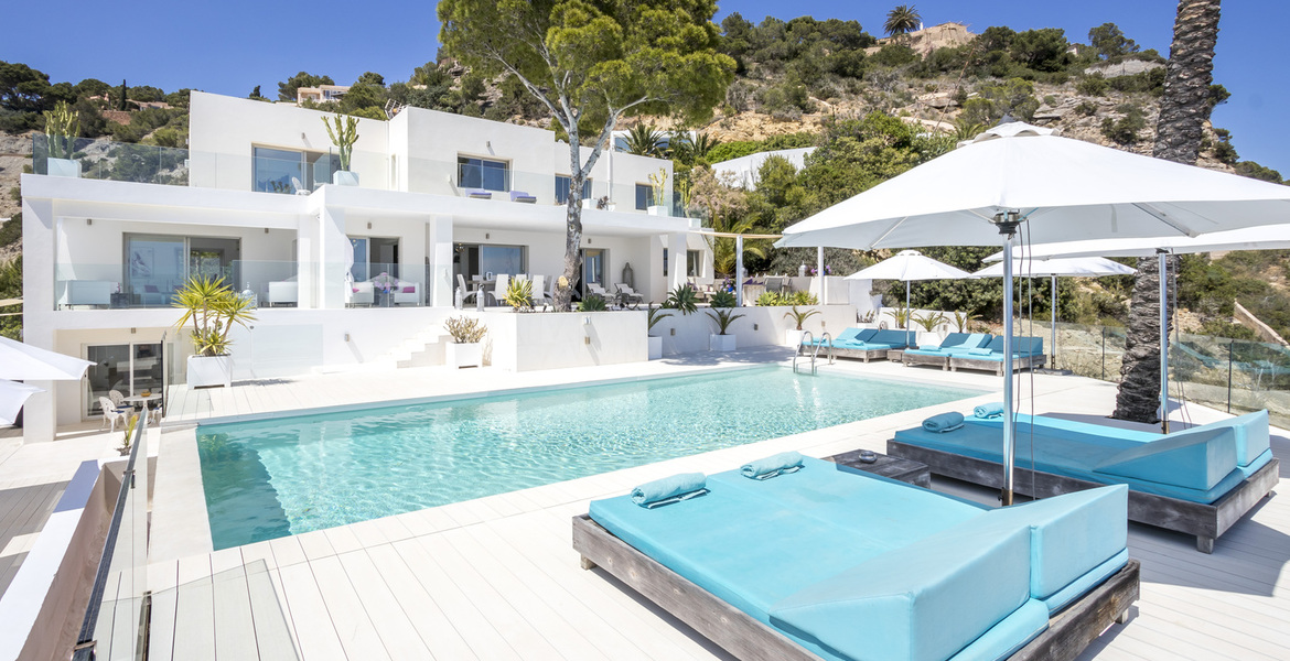 ​​​​​​​Recently refurbished stunning 6 bedroom Ibiza Villa 