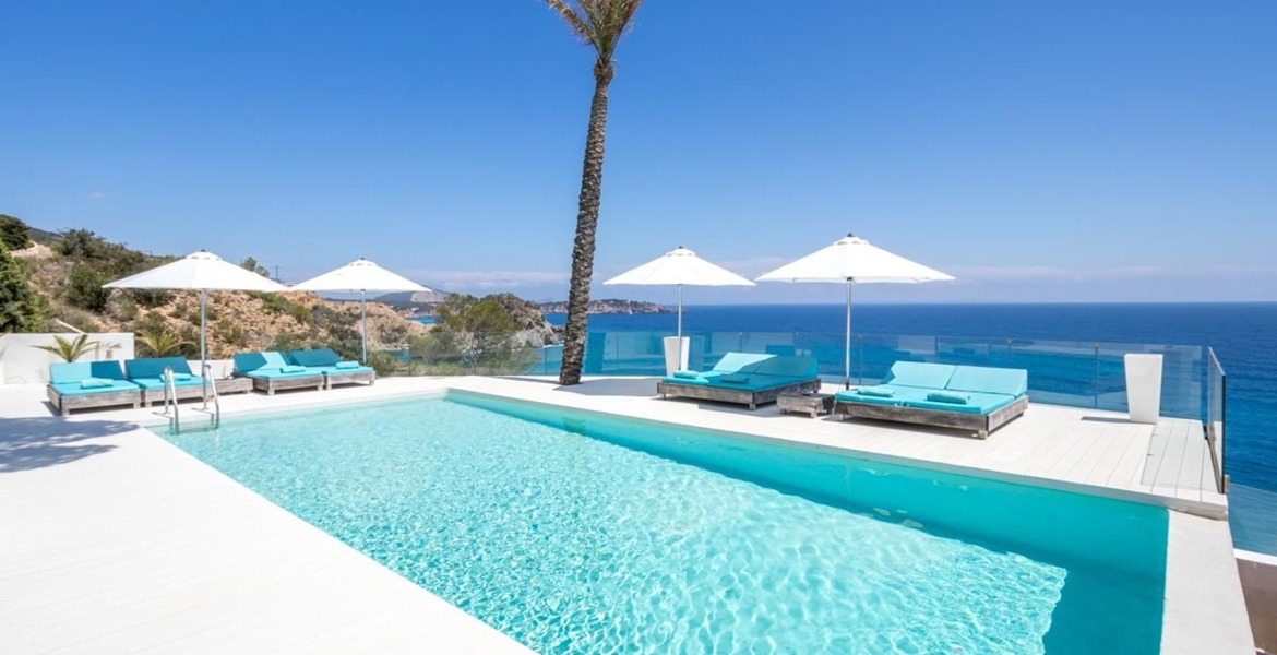 ​​​​​​​Recently refurbished stunning 6 bedroom Ibiza Villa 