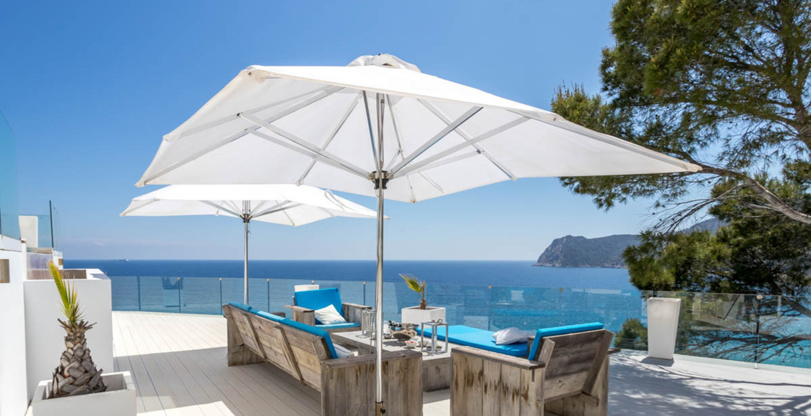 ​​​​​​​Recently refurbished stunning 6 bedroom Ibiza Villa 