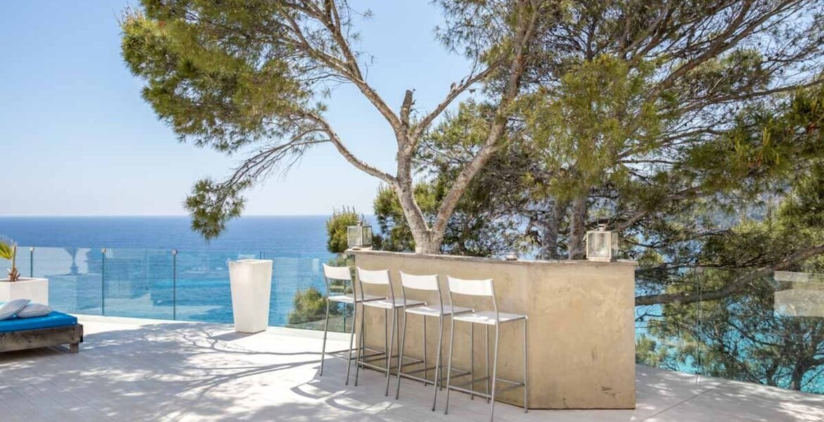 ​​​​​​​Recently refurbished stunning 6 bedroom Ibiza Villa 