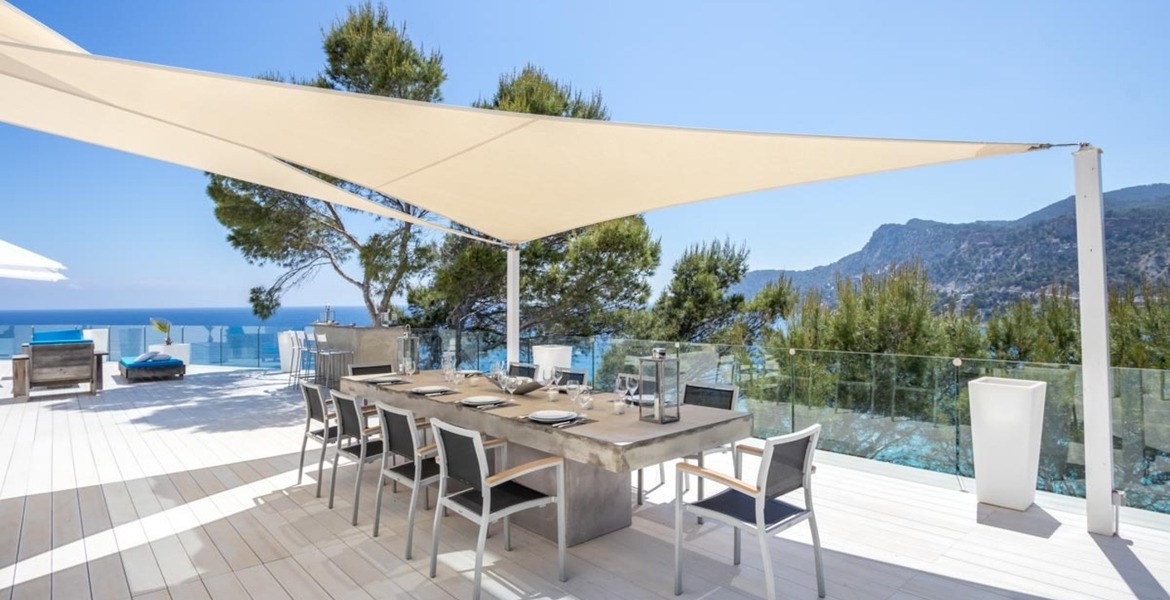​​​​​​​Recently refurbished stunning 6 bedroom Ibiza Villa 