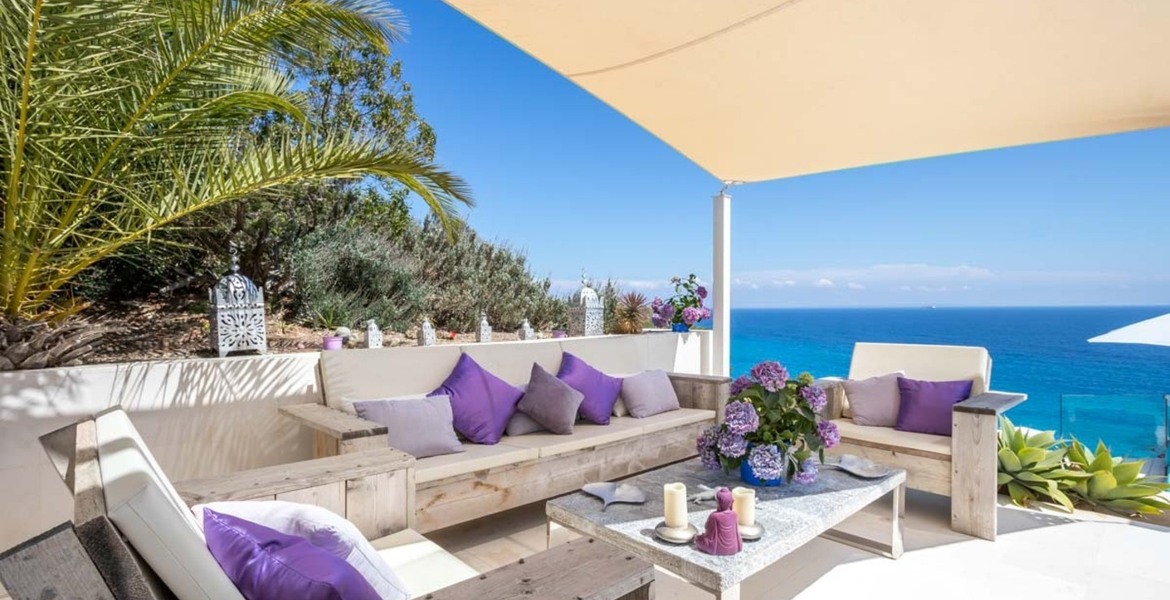 ​​​​​​​Recently refurbished stunning 6 bedroom Ibiza Villa 