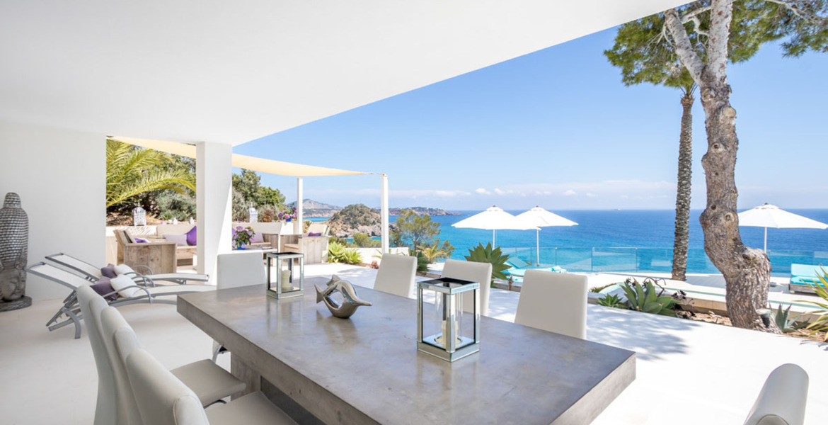 ​​​​​​​Recently refurbished stunning 6 bedroom Ibiza Villa 
