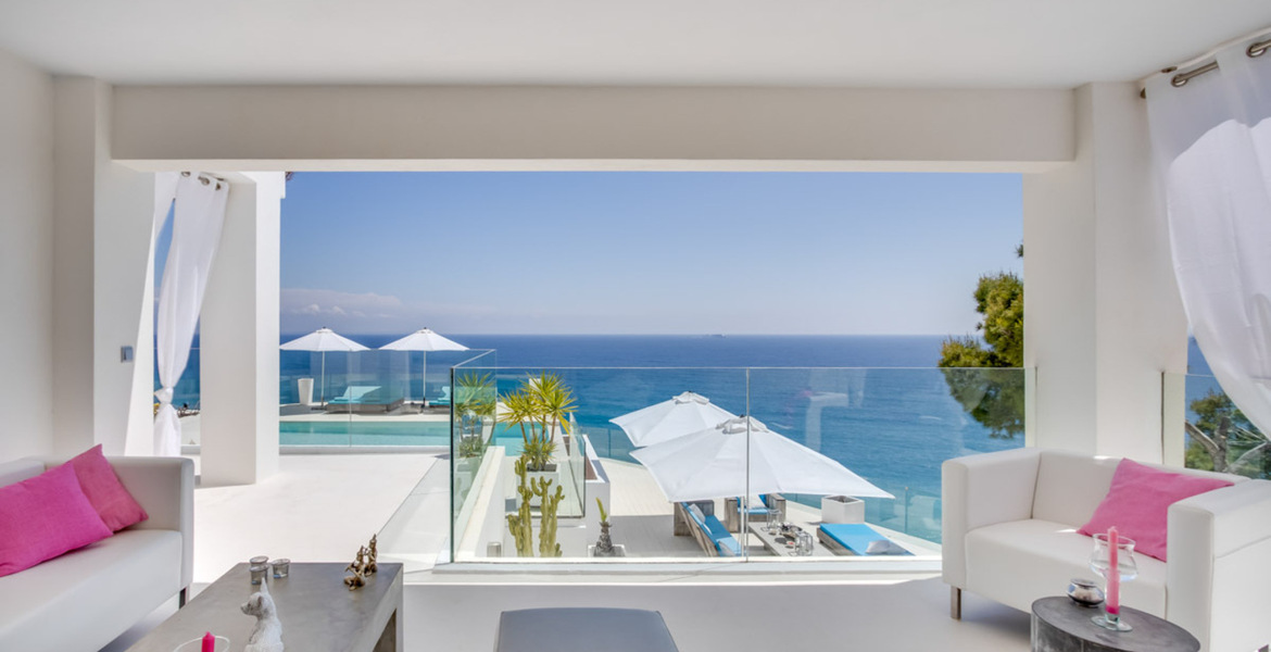 ​​​​​​​Recently refurbished stunning 6 bedroom Ibiza Villa 