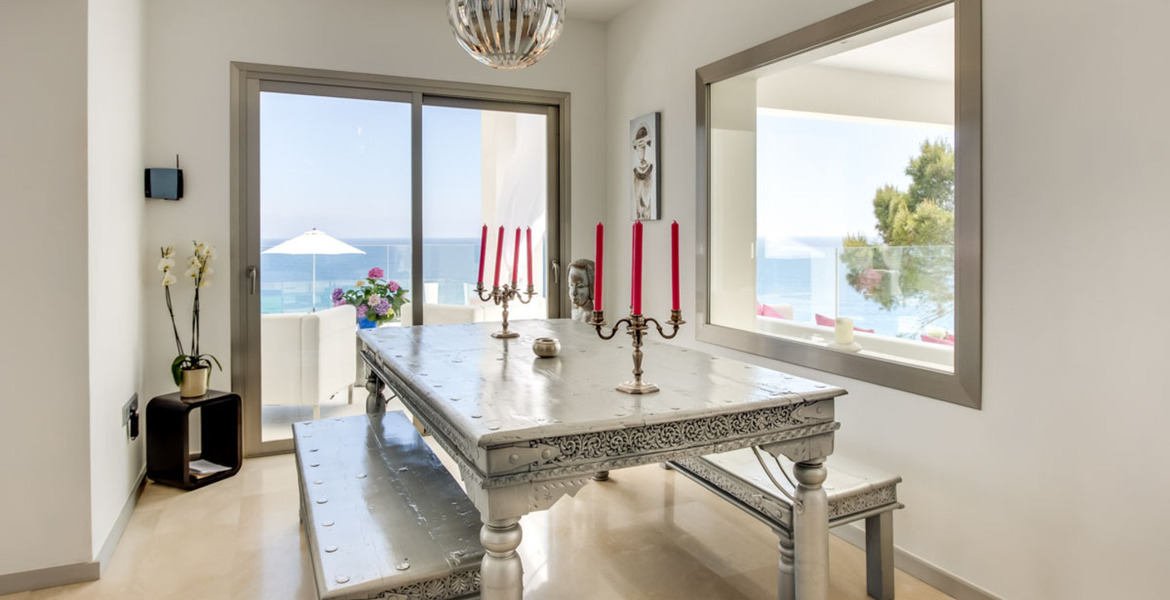 ​​​​​​​Recently refurbished stunning 6 bedroom Ibiza Villa 