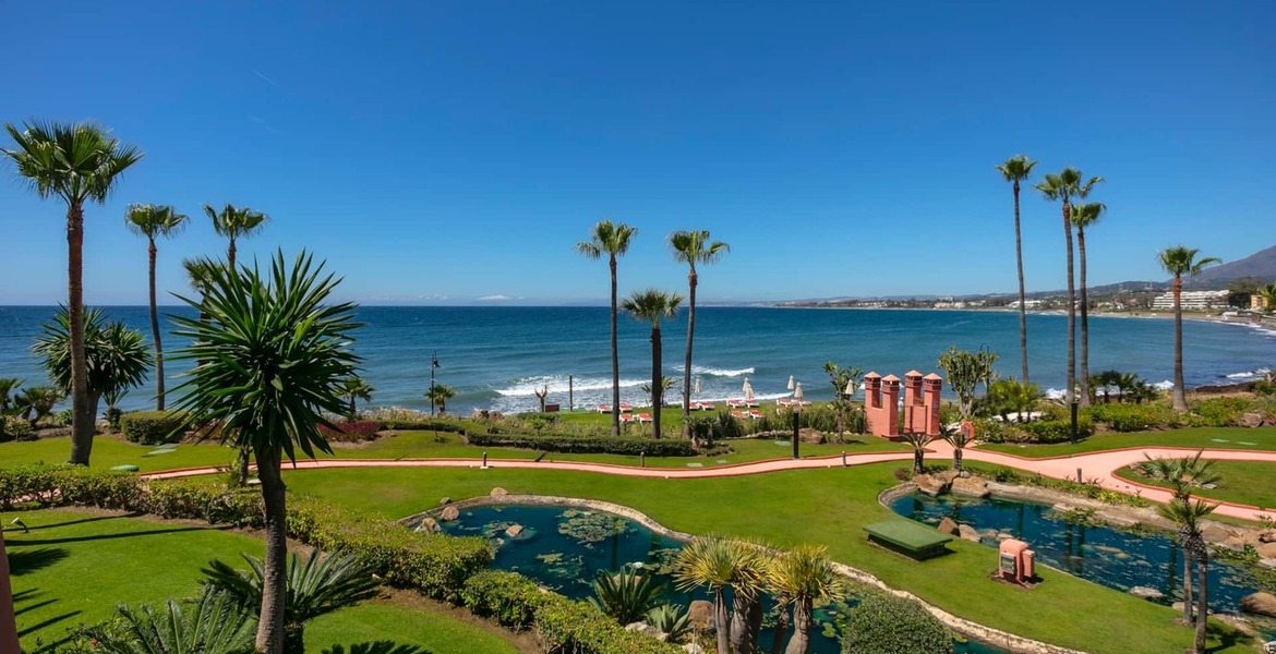 Beautiful 3 bedroom apartment located in the luxury frontlin