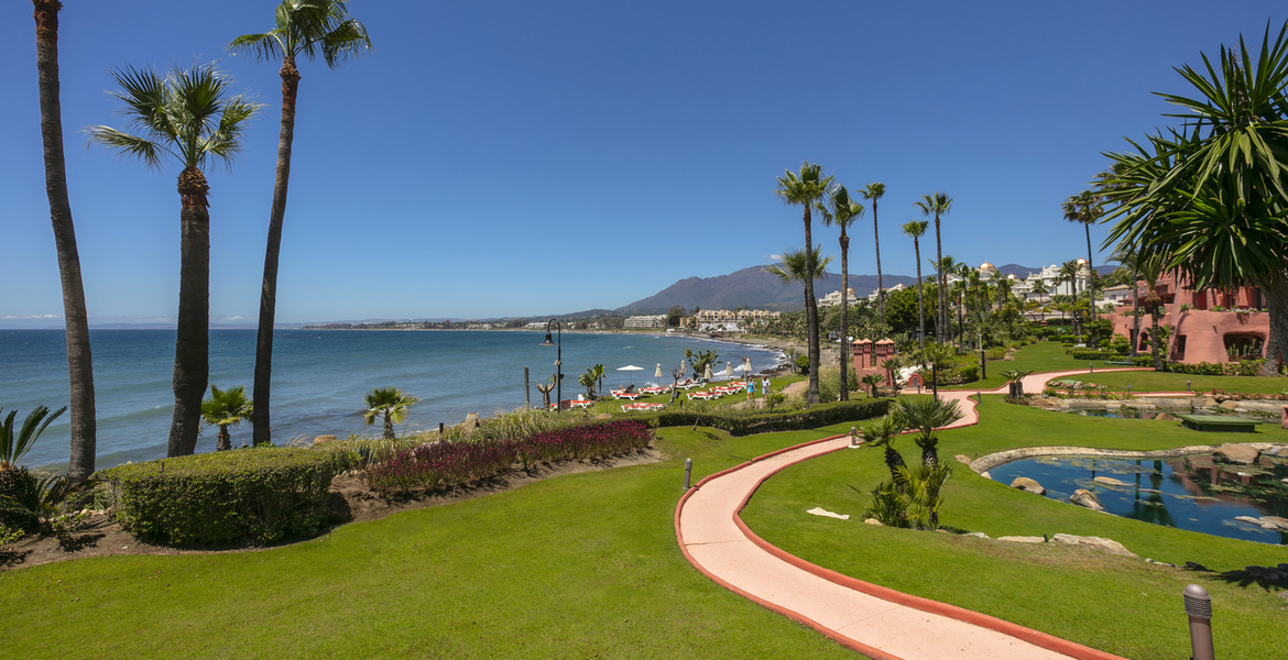 Beautiful 3 bedroom apartment located in the luxury frontlin
