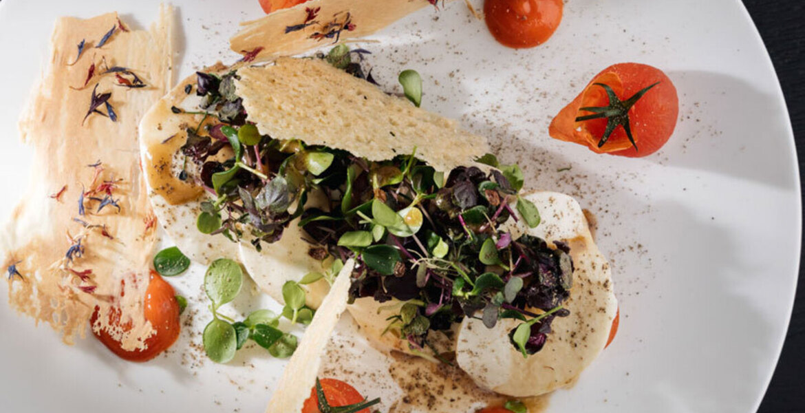 PRIVATE LUXURY. TOP-CLASS CUISINE. SPECTACULAR VIEWS. Chalet