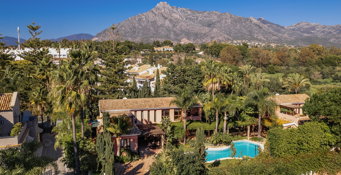 VILLA DE LUXE À MARBELLA  ENTRE PUENTE ROMANO ET MARBELLA CL