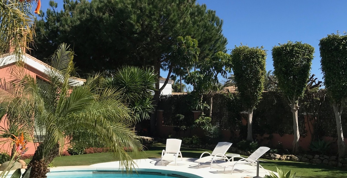 VILLA DE LUXE À MARBELLA  ENTRE PUENTE ROMANO ET MARBELLA CL