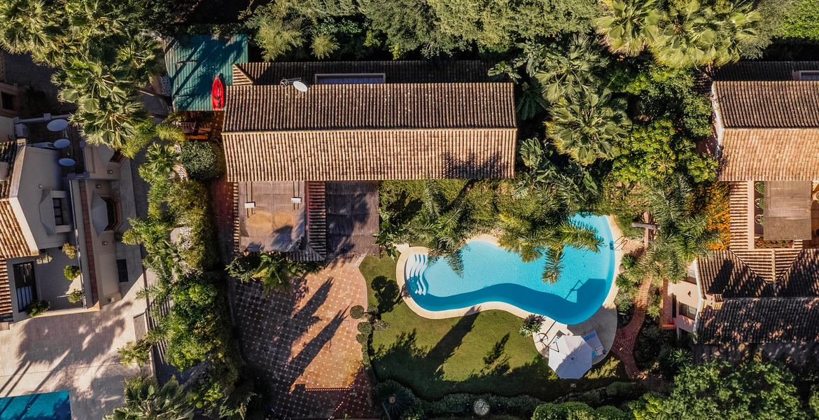 VILLA DE LUXE À MARBELLA  ENTRE PUENTE ROMANO ET MARBELLA CL
