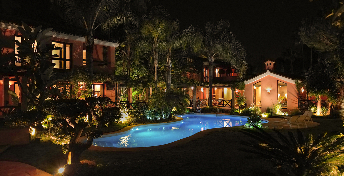 VILLA DE LUXE À MARBELLA  ENTRE PUENTE ROMANO ET MARBELLA CL