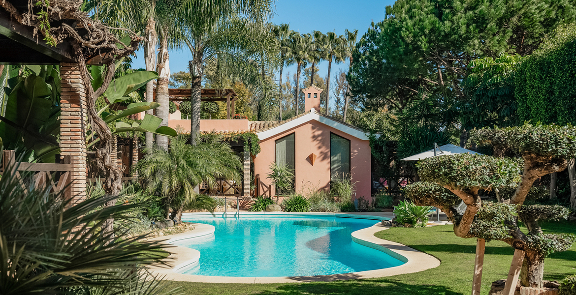 VILLA DE LUXE À MARBELLA  ENTRE PUENTE ROMANO ET MARBELLA CL