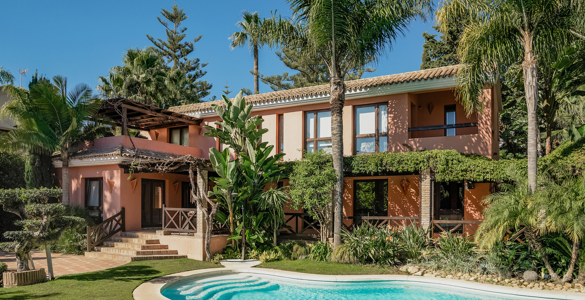 VILLA DE LUXE À MARBELLA  ENTRE PUENTE ROMANO ET MARBELLA CL