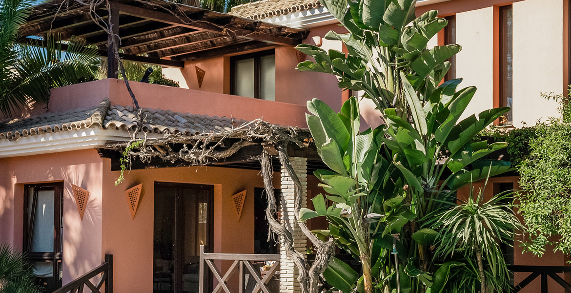 VILLA DE LUXE À MARBELLA  ENTRE PUENTE ROMANO ET MARBELLA CL