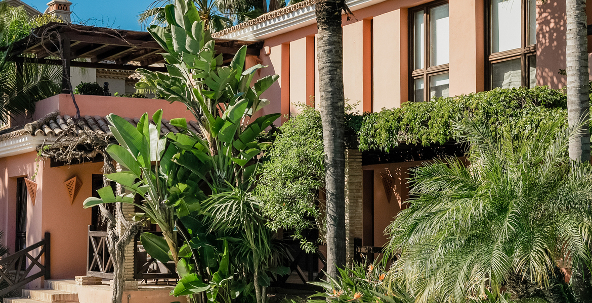 VILLA DE LUXE À MARBELLA  ENTRE PUENTE ROMANO ET MARBELLA CL