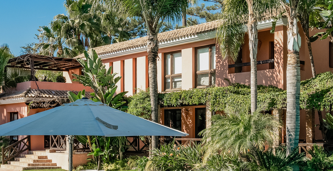 VILLA DE LUXE À MARBELLA  ENTRE PUENTE ROMANO ET MARBELLA CL