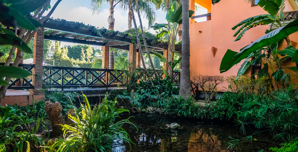 VILLA DE LUXE À MARBELLA  ENTRE PUENTE ROMANO ET MARBELLA CL
