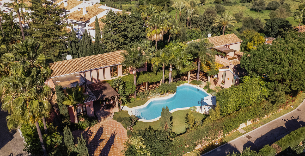 VILLA DE LUXE À MARBELLA  ENTRE PUENTE ROMANO ET MARBELLA CL