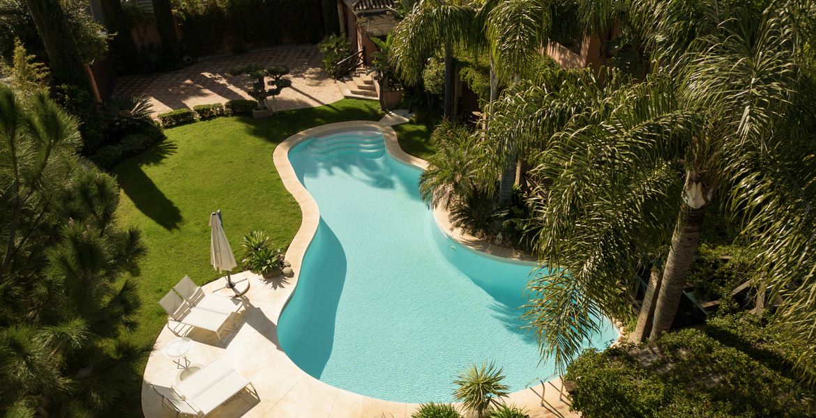 VILLA DE LUXE À MARBELLA  ENTRE PUENTE ROMANO ET MARBELLA CL