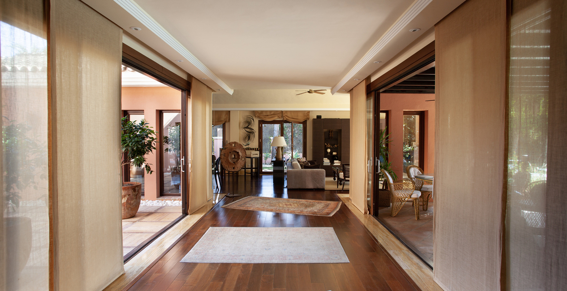 VILLA DE LUXE À MARBELLA  ENTRE PUENTE ROMANO ET MARBELLA CL