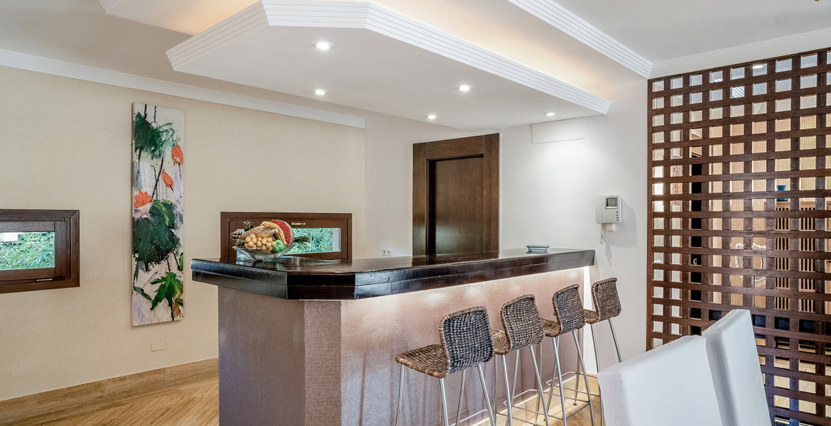VILLA DE LUXE À MARBELLA  ENTRE PUENTE ROMANO ET MARBELLA CL