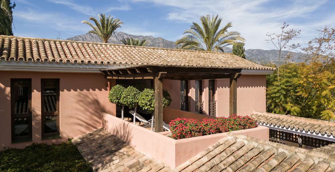 VILLA DE LUXE À MARBELLA  ENTRE PUENTE ROMANO ET MARBELLA CL