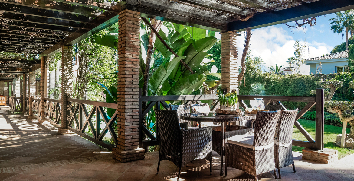 VILLA DE LUXE À MARBELLA  ENTRE PUENTE ROMANO ET MARBELLA CL