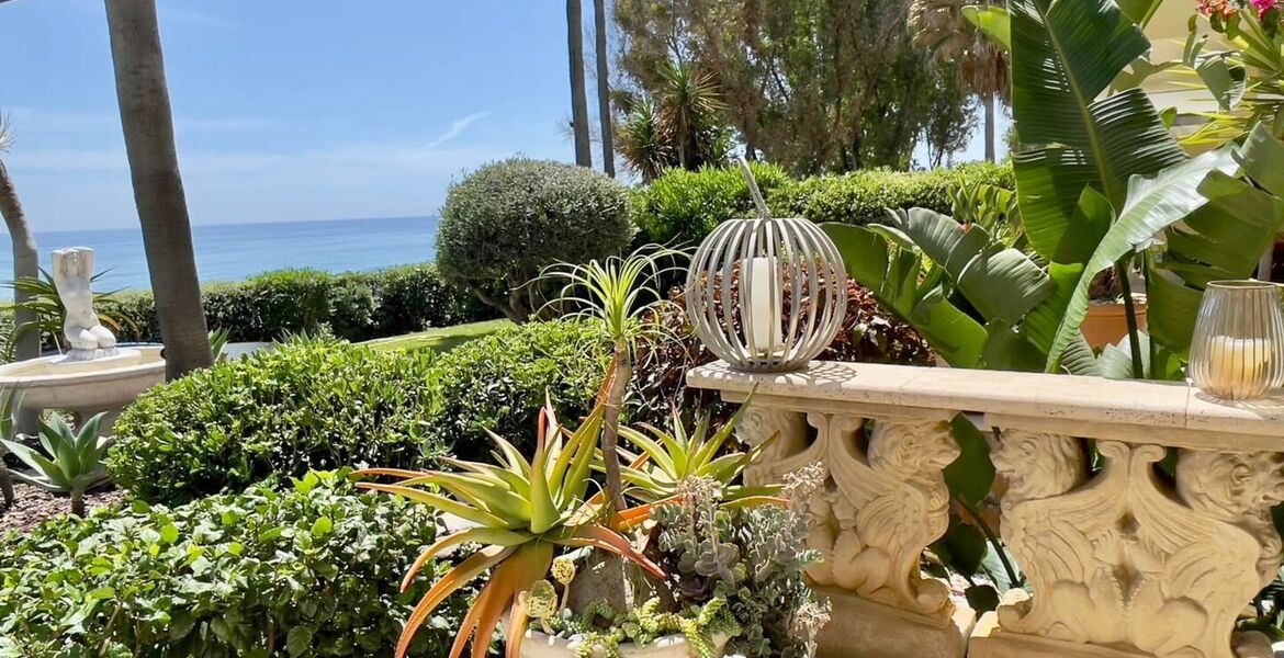 Beachfront townhouse in Estepona