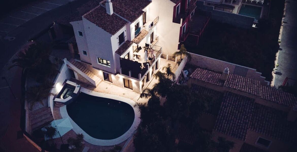 Villa for rent in Mairena