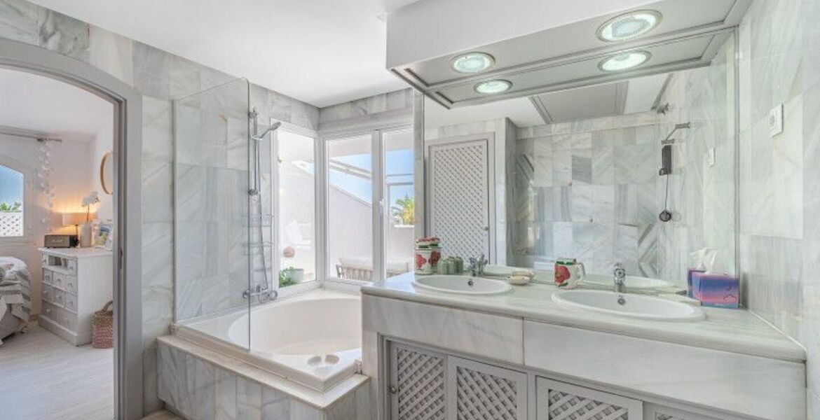 Townhouse for rent in Golden Mile