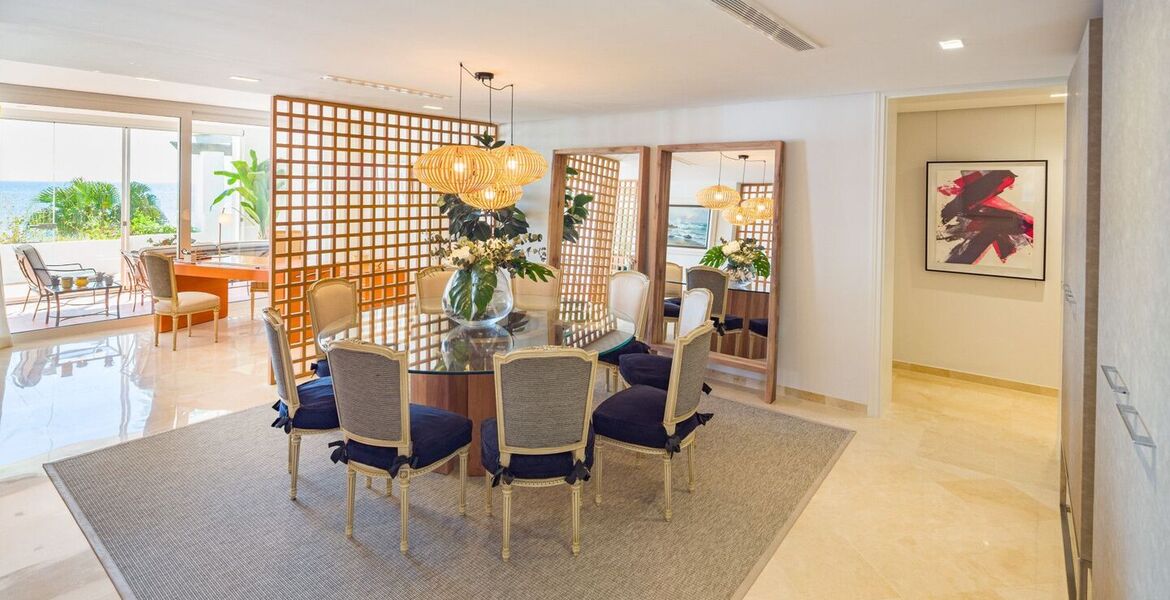 Apartment beachfront close to Laguna Banus