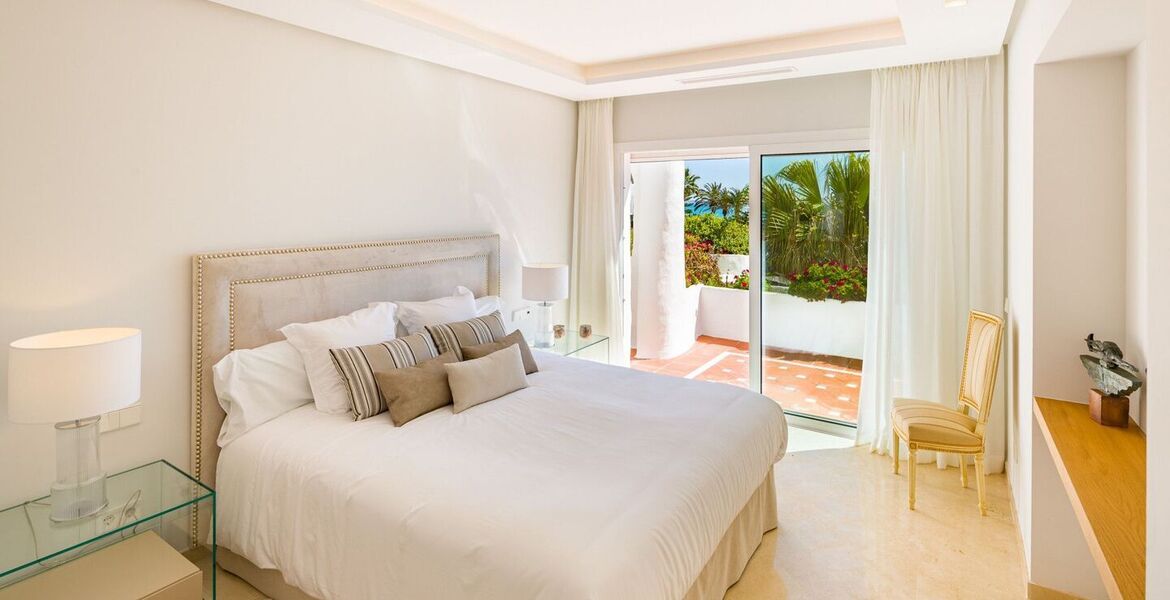 Apartment beachfront close to Laguna Banus