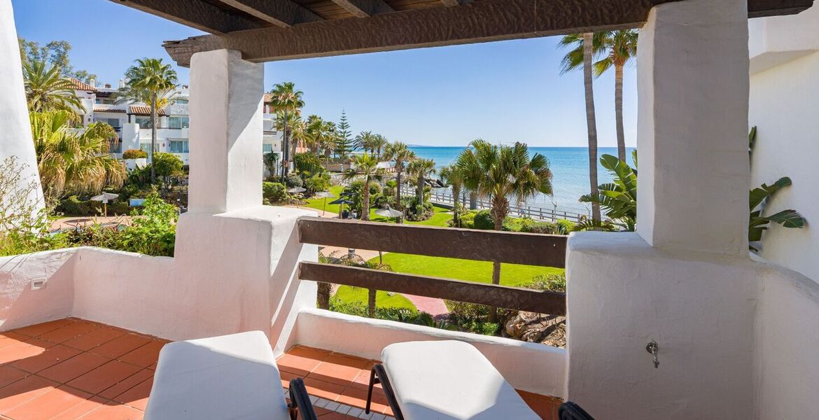Apartment beachfront close to Laguna Banus